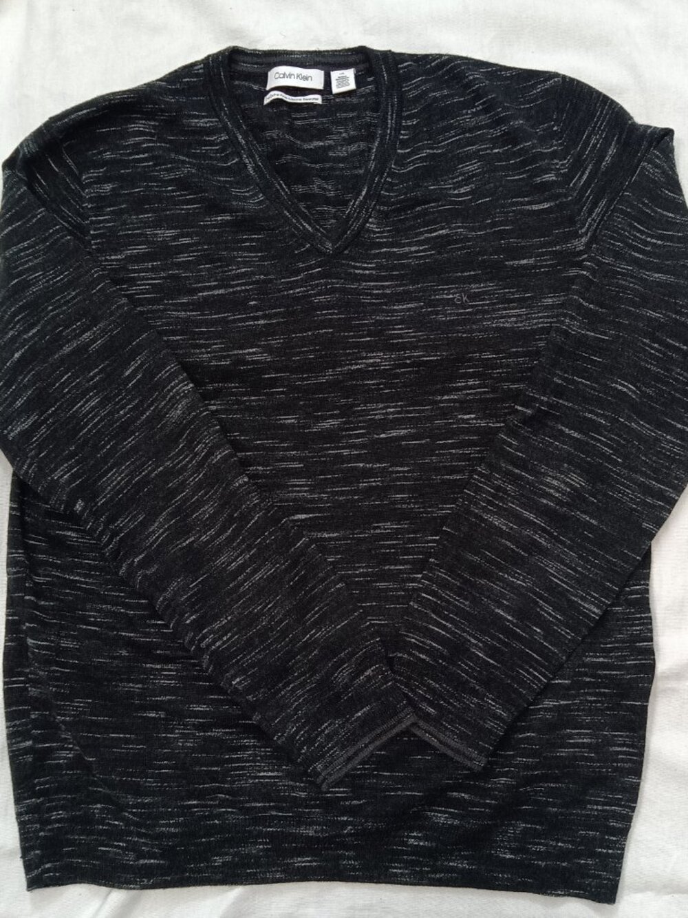 Calvin Klein The Extra-Fine Merino Sweater L Men’s Black/Gray V-Neck